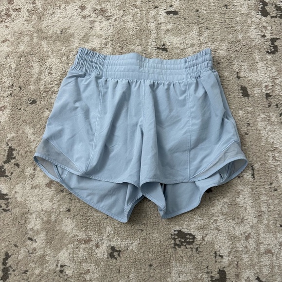 Lululemon Hotty Hot High-Rise Short 4" Size 4 Tall - Blue Linen - Picture 3 of 6